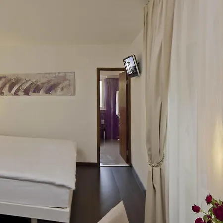 America Hotel 3*
