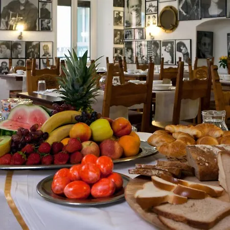 America Hotel 3*